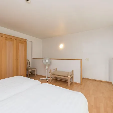 Cozy Loft Near Old Town