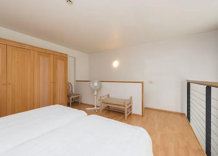 Cozy Loft Near Old Town